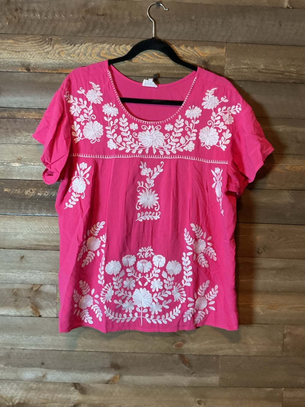 Layerz Clothing Women’s Short Sleeve Pink Top White Floral Embroidery Size Large - Picture 1 of 2